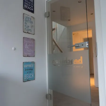 Апартаменты Beachhouse *